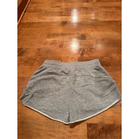 Woman’s Ivy Park shorts size medium - Picture 5 of 5